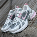کتونی نایک وی تو کی ران طوسی صورتی Nike V2K Run Pink Foam
