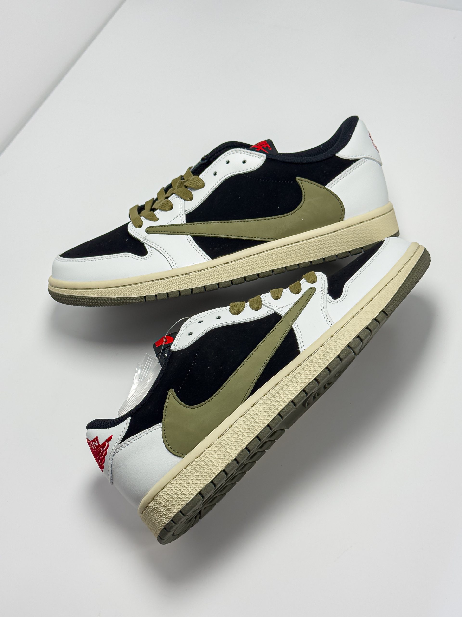ایرجردن1 الیوه ترویس اسکات Air Jordan 1 Olive Travis Scott ایرجردن1 الیوه ترویس اسکات Air Jordan 1 Olive Travis Scott