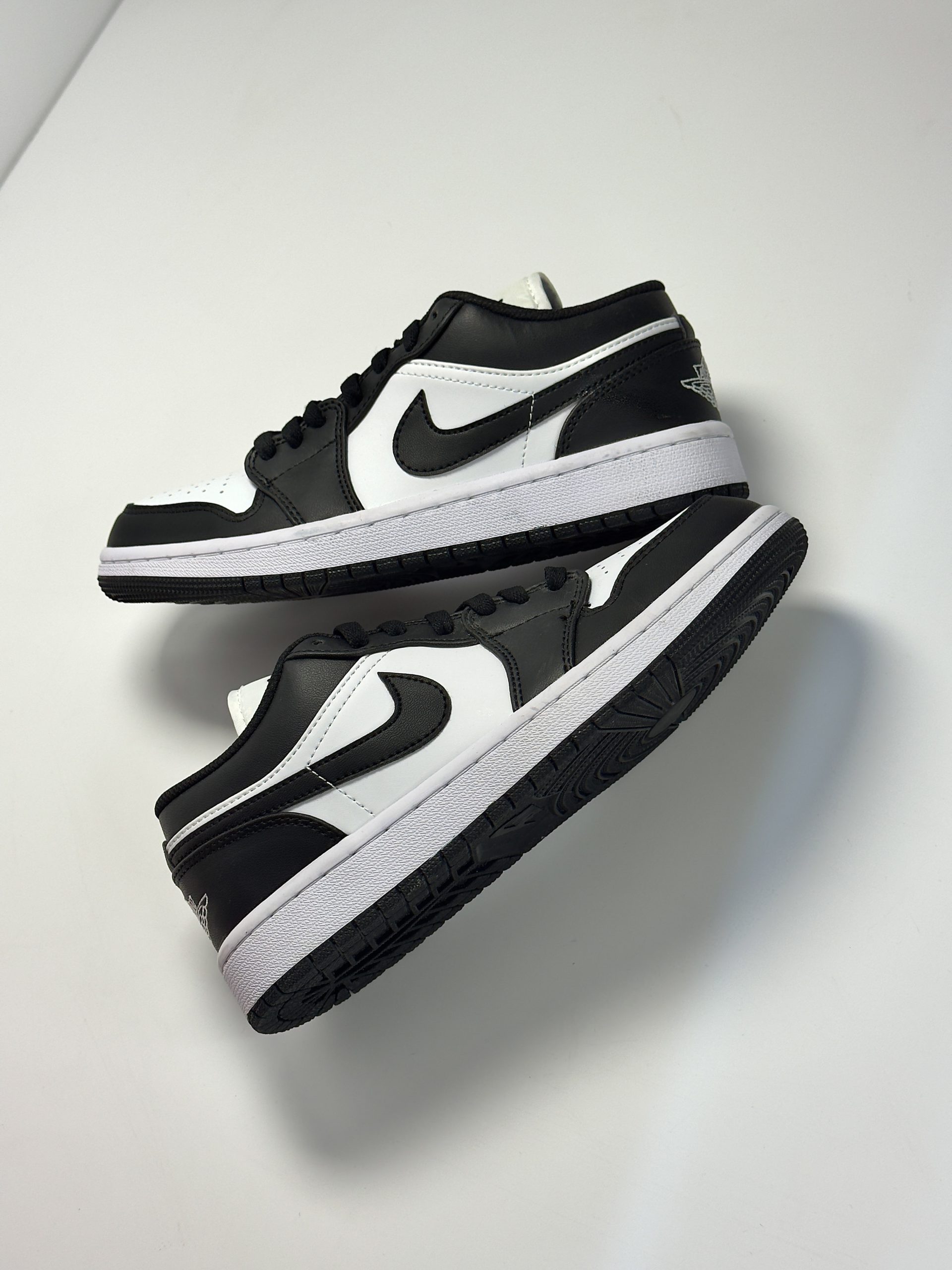 ایر جردن وان لو سفید مشکی Jordan 1 Low White Black ایر جردن وان لو سفید مشکی Jordan 1 Low White Black